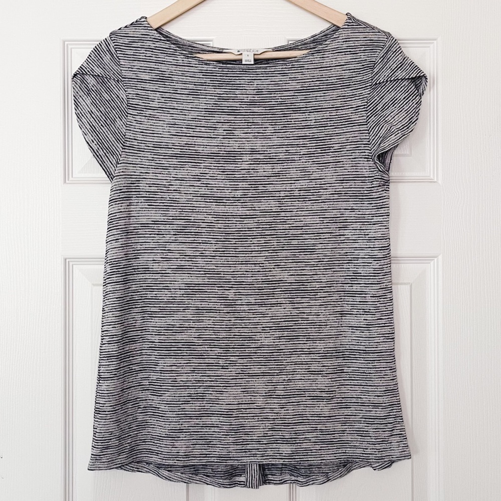 Bravyan Button Back Detail Knit Top